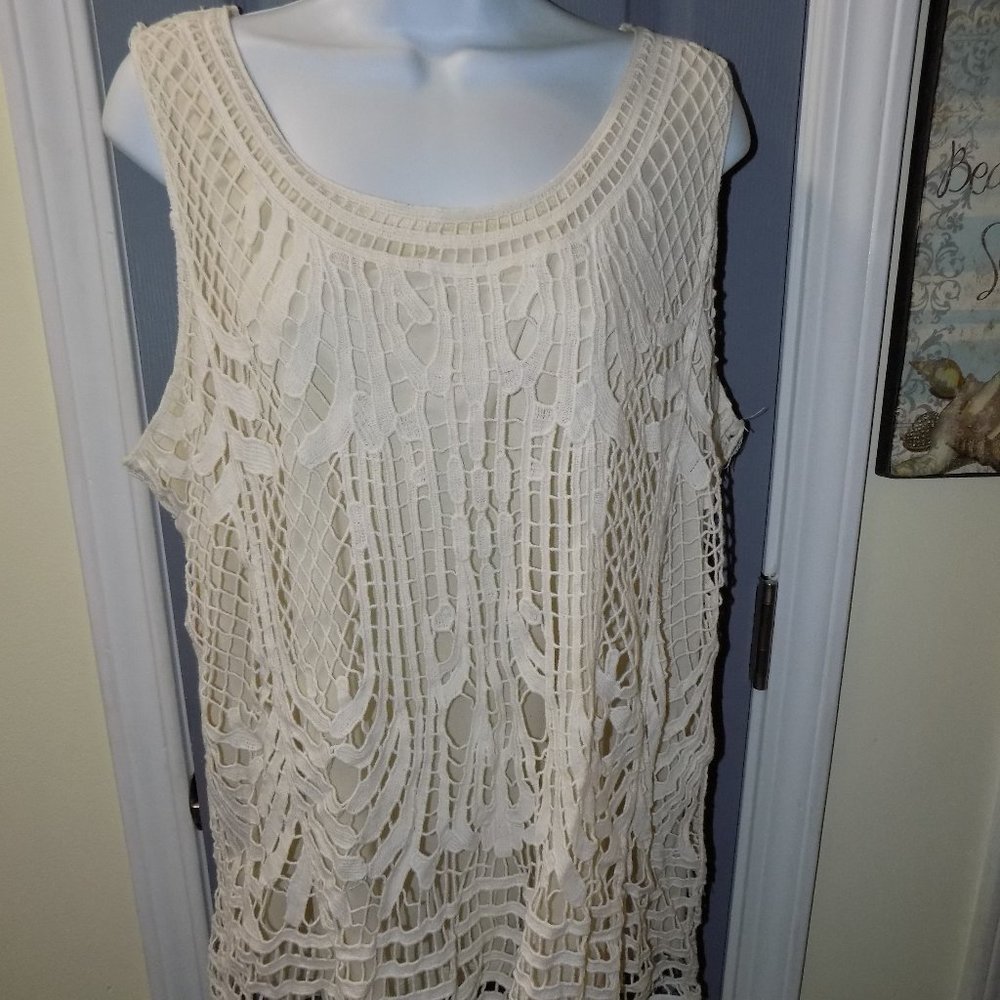 CJ BANKS Beige Crochet Lace Lined Sleeveless Top